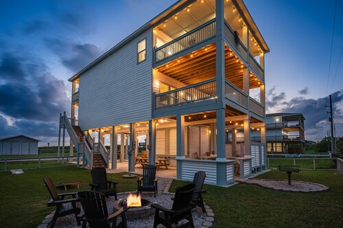 Fire Pit/Hot Tub/5 min Beach/2 King/Pet/Game Room