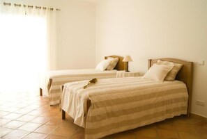 4 bedrooms, WiFi, bed sheets