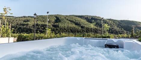 Baignoire à remous extérieure