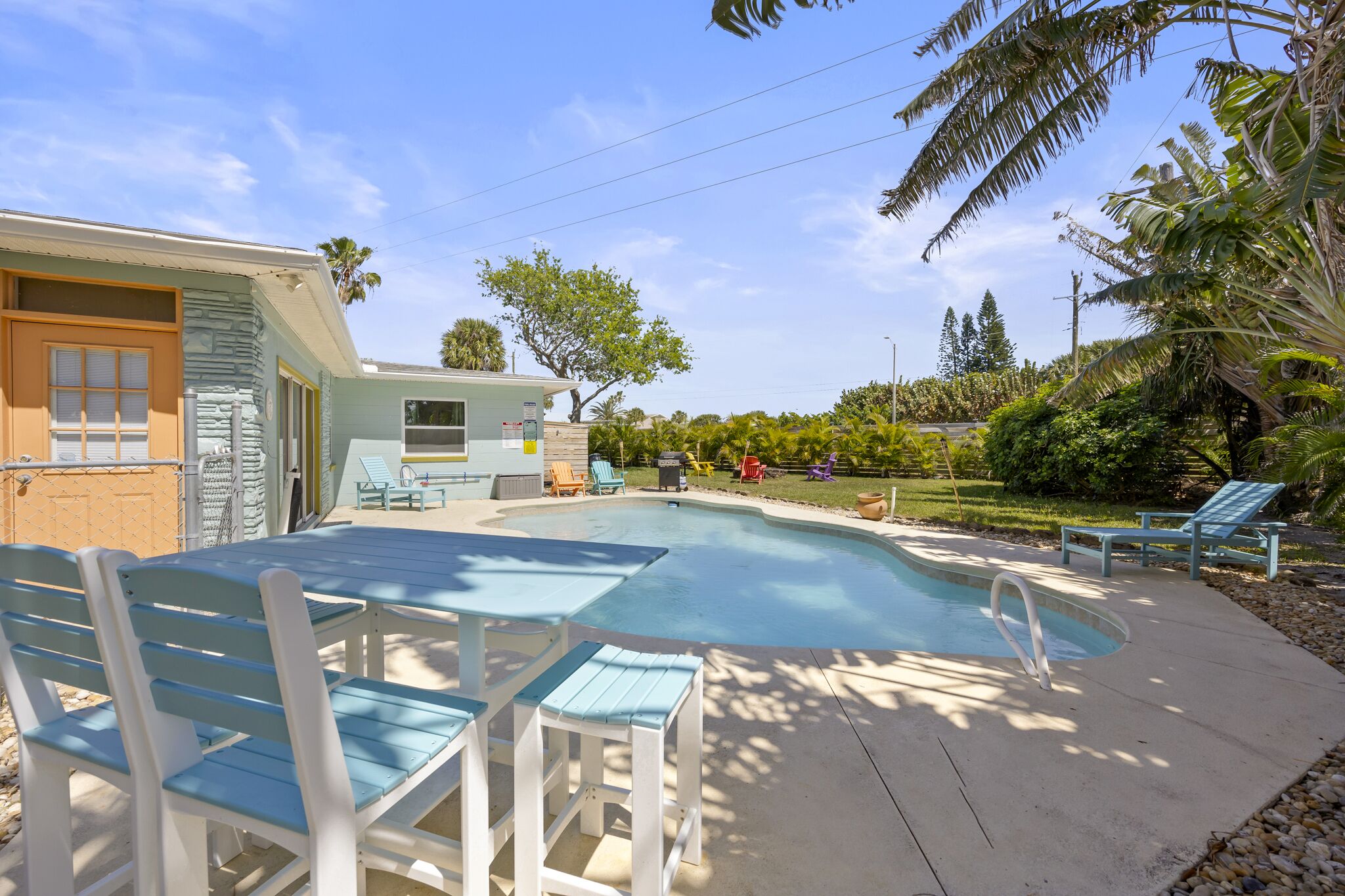 حمّام سباحة مُدفَّأ