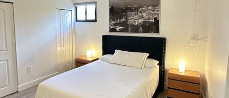 1 chambre, fer et planche à repasser, Wi-Fi gratuit, draps fournis