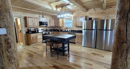 Highland Lodge With Indoor Saltwater Pool