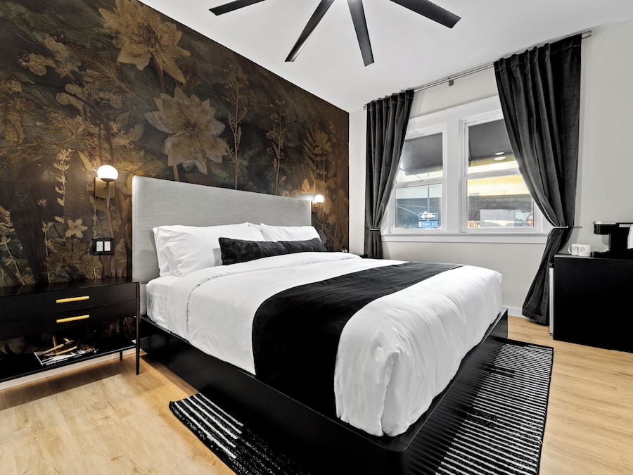 Quarto econômico, 1 cama King, banheiro compartilhado