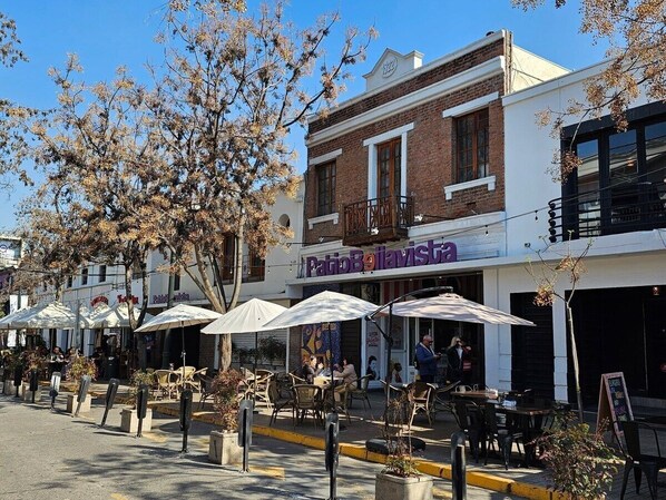 Apartment | Outdoor dining