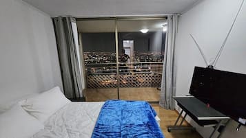 Apartment | Blackout drapes, iron/ironing board, free WiFi