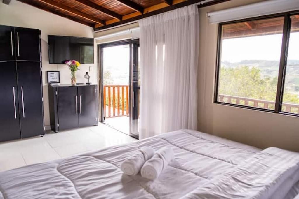 5 bedrooms, WiFi, bed sheets