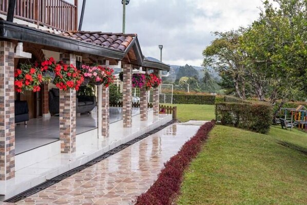Terrace/patio - Finca Villa Isanella, Antioquia (El Santuario)
