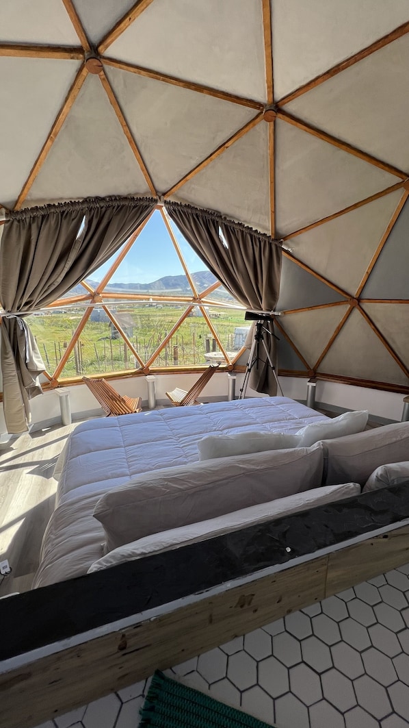 Egyptian cotton sheets, premium bedding, down comforters, pillowtop beds - Santerra, Guadalupe Valley (Valle de Guadalupe)