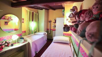 4 camere, ferro/asse da stiro, culla da viaggio, Wi-Fi gratuito