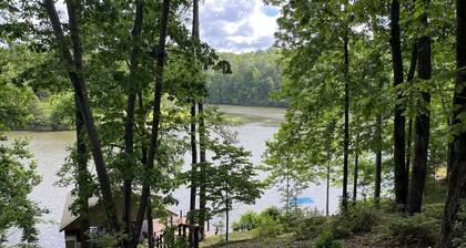 Lake Vista Retreat
5 Bedrooms 3.5 baths