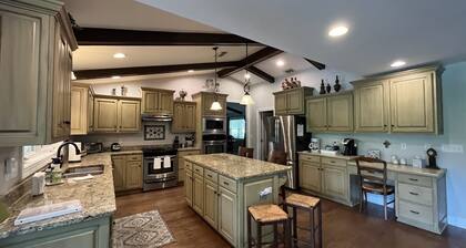 Lake Vista Retreat
5 Bedrooms 3.5 baths