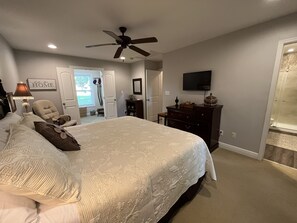 5 bedrooms, iron/ironing board, WiFi, bed sheets