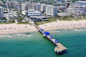 Beach nearby, sun-loungers, beach towels - PARADISE BEACH VILLA (Pompano Beach)