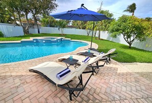 Outdoor pool, a heated pool - Sunset Paradise Villa (Pompano Beach)