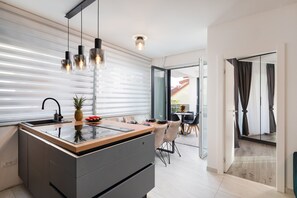 Fridge, microwave, stovetop, dishwasher - Beach Villa Valentina Apartment III (Okrug Gornji)