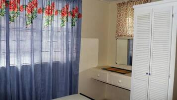 3 quartos, ferros/tábuas de passar roupa, Wi-Fi, roupa de cama