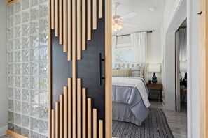 4 soverom, strykejern/-brett, wi-fi (inkludert) og sengetøy