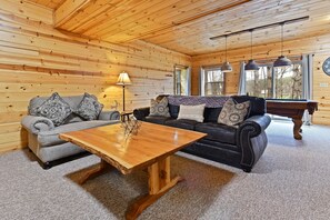 Een smart-tv en een open haard