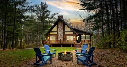 Cozy Log Cabin in Hocking Hills! Hot Tub! Pool Table! Pet Friendly!