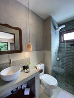 Quarto casal superior | Banheiro