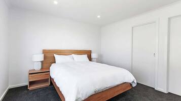 3 quartos, ferros/tábuas de passar roupa, Wi-Fi, roupa de cama