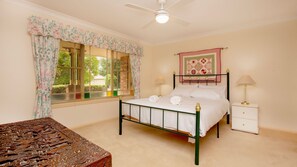 4 bedrooms, WiFi, bed sheets