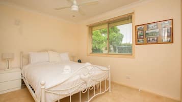 4 bedrooms, WiFi, bed sheets
