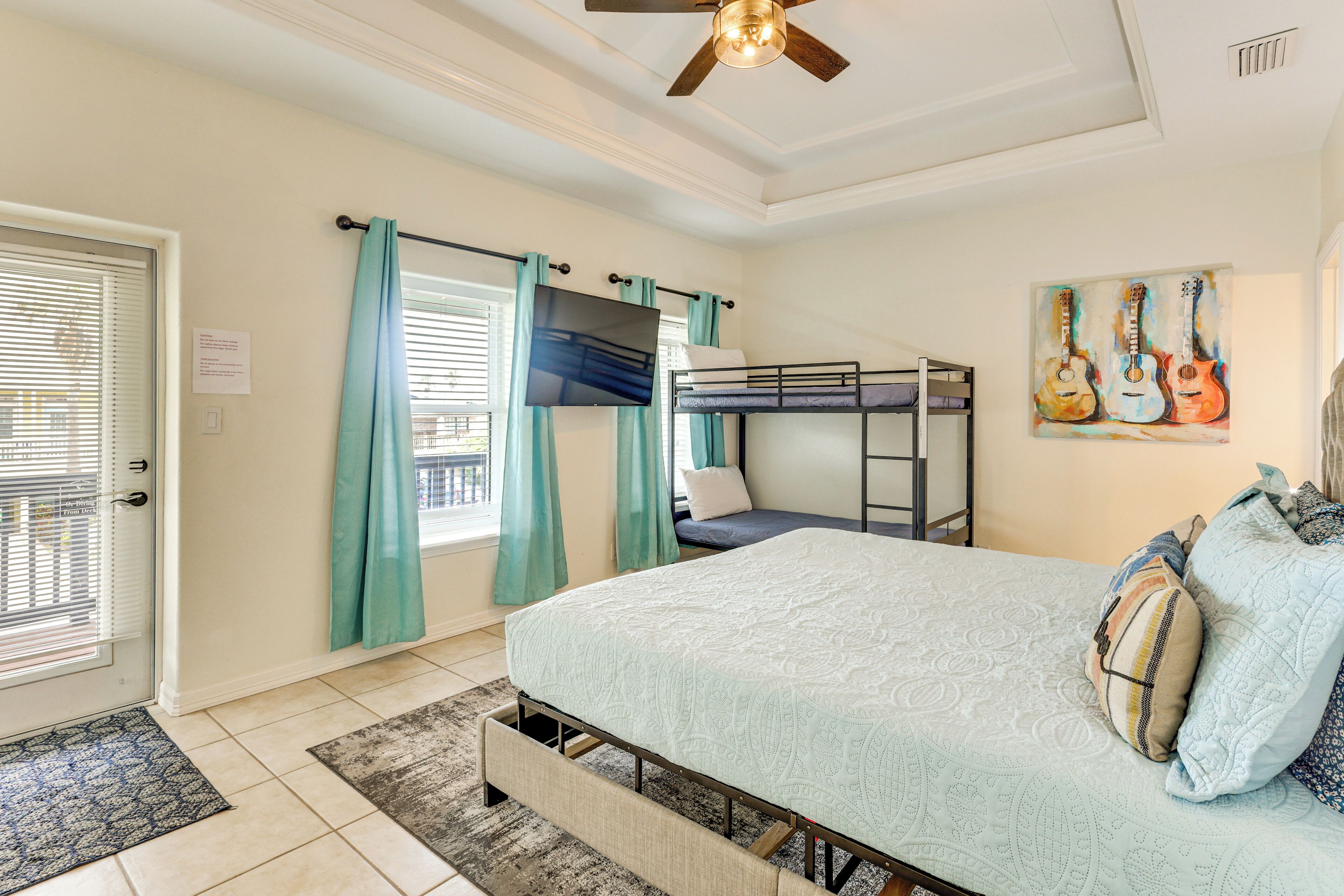 3 bedrooms, iron/ironing board, internet, bed sheets