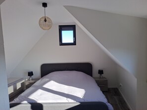 2 chambres, fer et planche à repasser, Wi-Fi, draps fournis