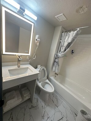 Bathroom - The Golfers Inn  (Upper Darby)