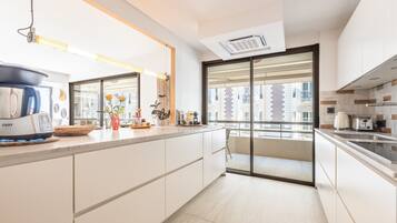 Fridge, microwave, oven, stovetop