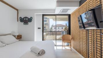 2 bedrooms, desk, iron/ironing board, travel crib