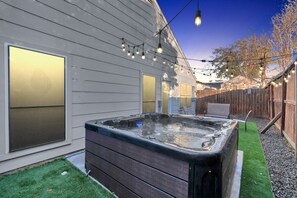 Terrace/patio - Accessible Gem • 3BR • Jacuzzi • Air Hockey • Sleeps 13 • Chinatown (Houston)