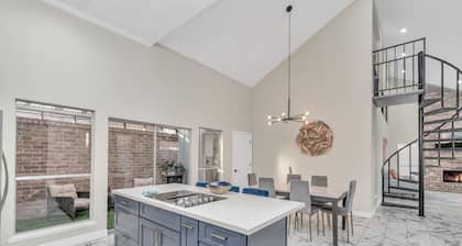 3BDR / 2B / JACUZZI / AIRHOCKEY AccessibleGem Sleep13 ChinaTown , 20mins DT