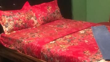 Basic Cabin | 1 bedroom, iron/ironing board, free WiFi