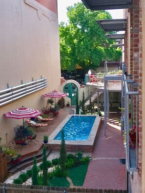 A heated pool - Green Door Lofts-Silo Chic Loft Silos/Downtown (Waco)