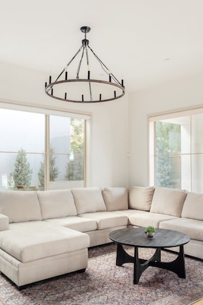 Living area - Luxury 4B4B family home in Great Park super close to pools & parks (Irvine)