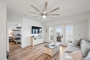 智能电视、电子游戏、DVD 播放器、书