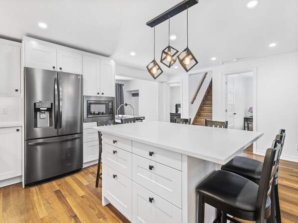 Dining - Magnifique chalet location d'exception dans un univers chaleureux à St-Hippolyte (Saint-Hippolyte)