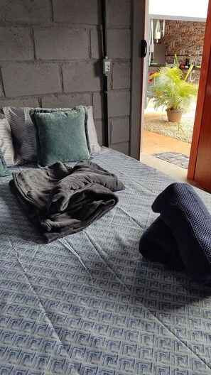 Economy Triple Room | Property grounds - Suíte maravilhosa Casa da Serra (Aurora do Tocantins)