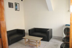 Living area - Shiva INN (Varanasi)