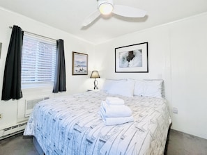2 habitaciones, tabla de planchar con plancha y cuna de viaje 