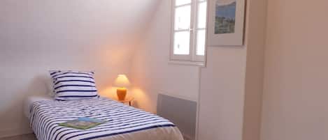 3 chambres, fer et planche à repasser, lit parapluie, Wi-Fi gratuit