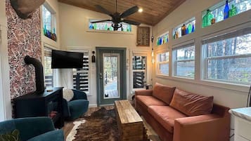 Smart TV, fireplace, video games