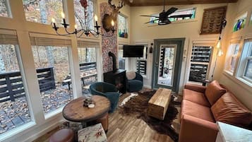 TV connectée, cheminée, jeux vidéo