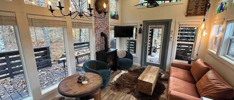 TV connectée, cheminée, jeux vidéo