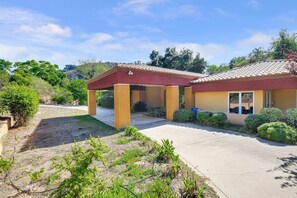 Exterior - Modern home by private stream and Old Town Temecula  (Temecula)
