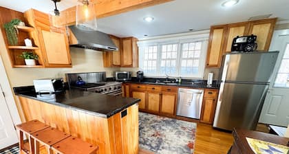 Cozy Farmhouse - Close to skiing!