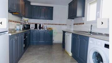 Køleskab, mikrobølgeovn, ovn, kogeplade