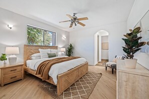 6 bedrooms, iron/ironing board, travel cot, WiFi - The Ranch At Coachella, A Private Estate. Two Beautiful Homes, Views, & Pool. (Coachella)